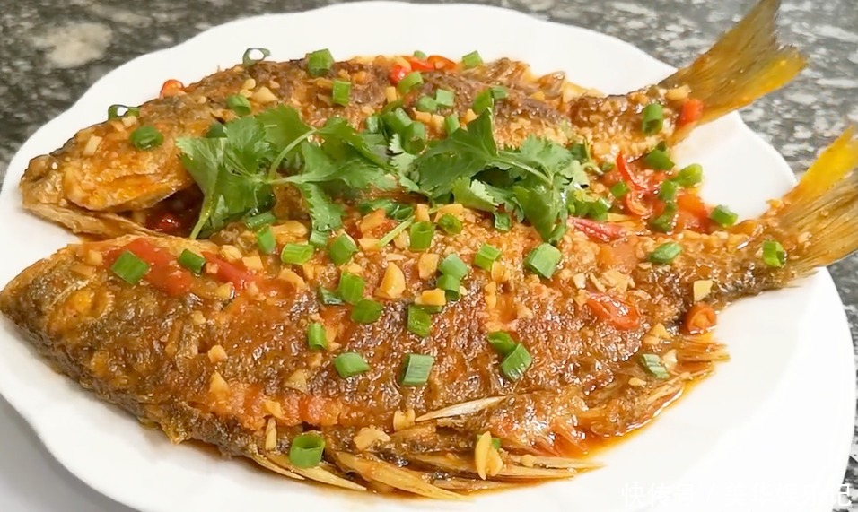  鲜香|红烧鱼好吃又诀窍，鲜香适口，外酥里嫩，端上桌就被大家吃完了