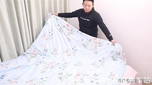 2分钟学会套被子简单方法，多重的厚被子1个人轻松搞定，太棒了