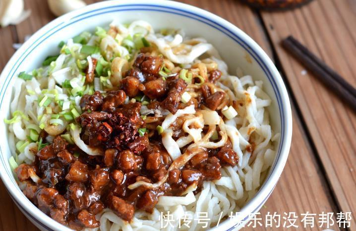 炒酱|做炸酱面，炒酱是关键，教您详细做法，酱香浓郁，在家也吃得香