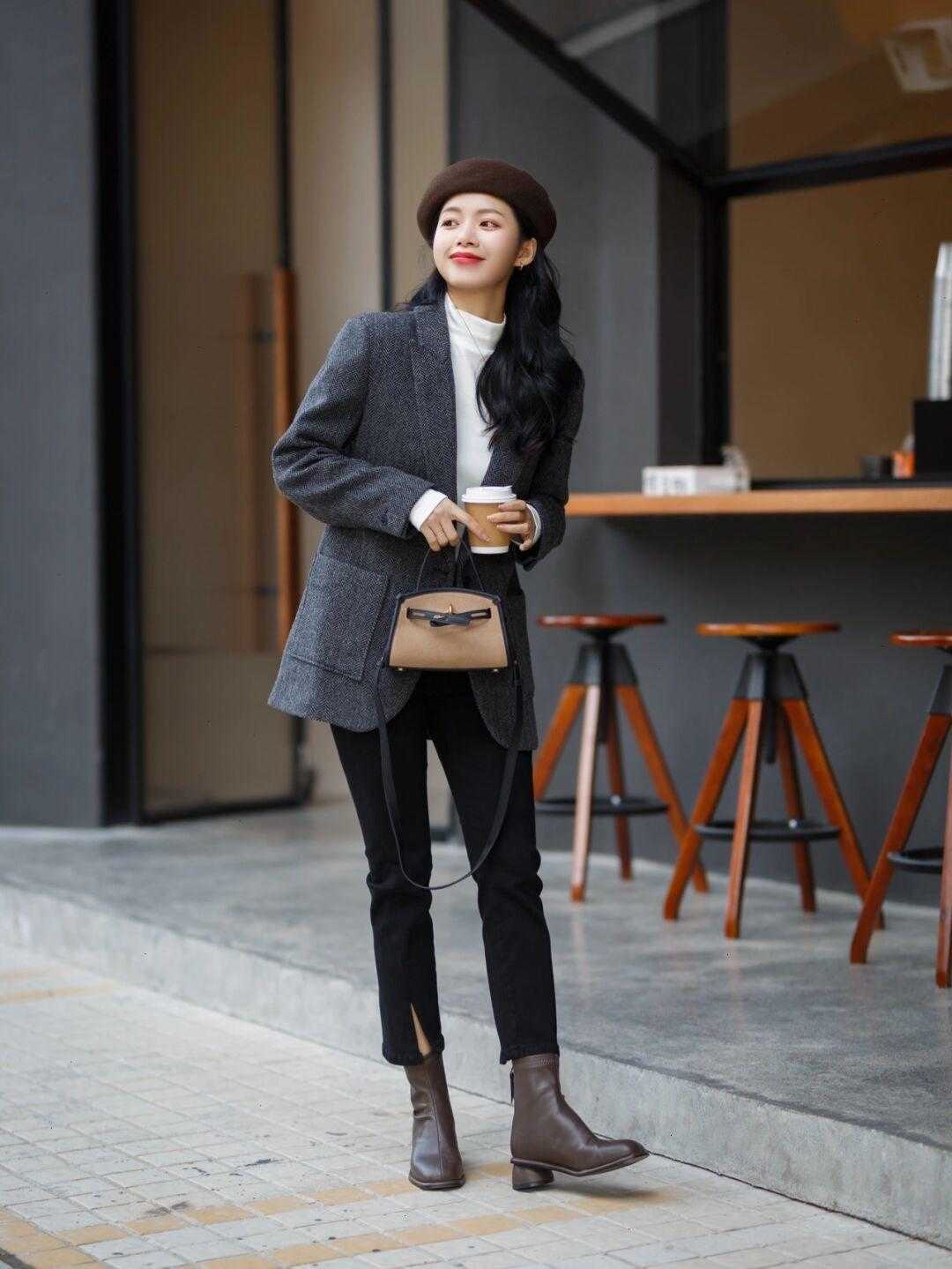 靴子 今年靴子流行“穿粗不穿细”,稳重大方又百搭,保暖舒适不累脚