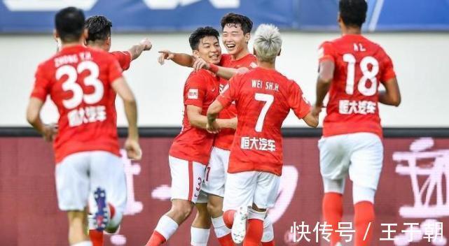 鲁能|曝上港借国足集训接触鲁能国脚!1人明确要走,恒大2后卫也是目标