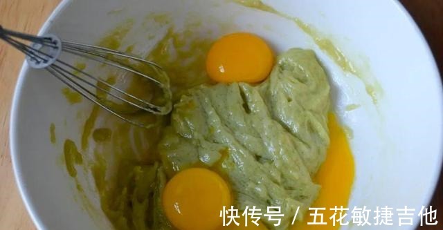 白醋|烘焙新手也能1遍成功的简易版抹茶蛋糕，步骤详细，做法超级简单！