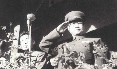 陈康|1955年大授衔时,一军区副司令被授中将衔,为何遭到陈赓反对?