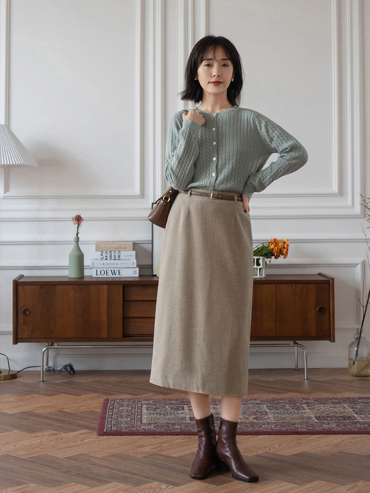 针织开衫 秋冬,怎么穿针织开衫更美?搭配上牛仔裤或者半身裙,温柔又优雅