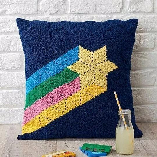 零线太多别浪费,试试钩一钩拼花抱枕,在家非常好用!附图解