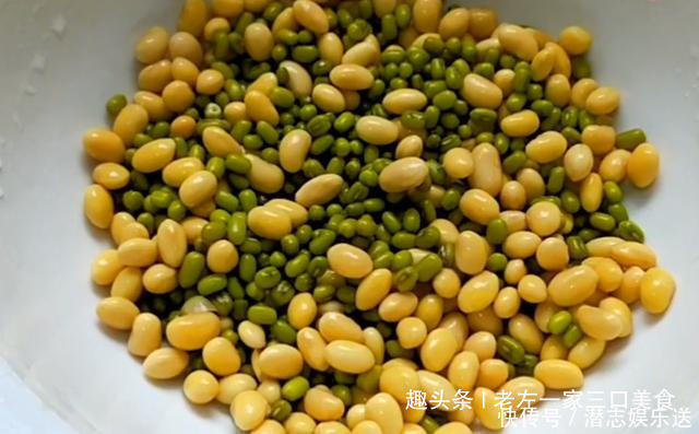 解馋|我家黄豆从不打豆浆，加1把绿豆，简单几步，上桌3斤不够吃，解馋