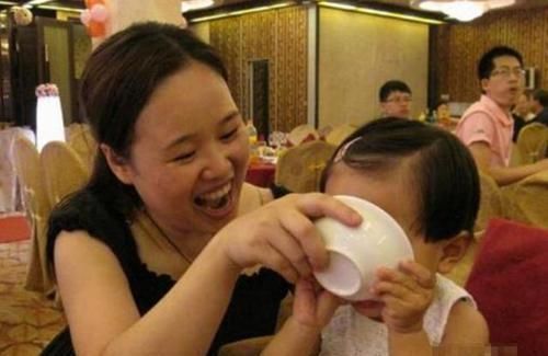 父母|李玫瑾坦言吃饭时会有这3种“表现”的孩子,长大后多半没本事