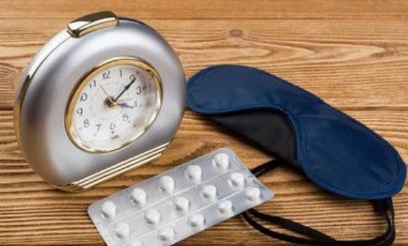 失眠|失眠多半因“肝气不足”,老中医提醒:常吃1红2黄,降肝火助睡眠
