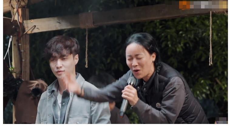 向往的生活5|那英做客《向往5》，晚飯后再唱《生命之河》，對(duì)王菲的稱呼亮了