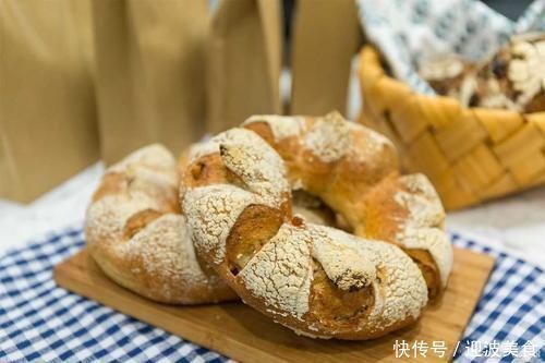 想吃面包了,家里没烤箱,没面包机,没厨师机,也能做面包