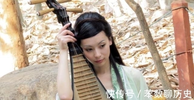 白居易&王昌龄船上听筝写首诗,4句有3句经典,28字不输《琵琶行》