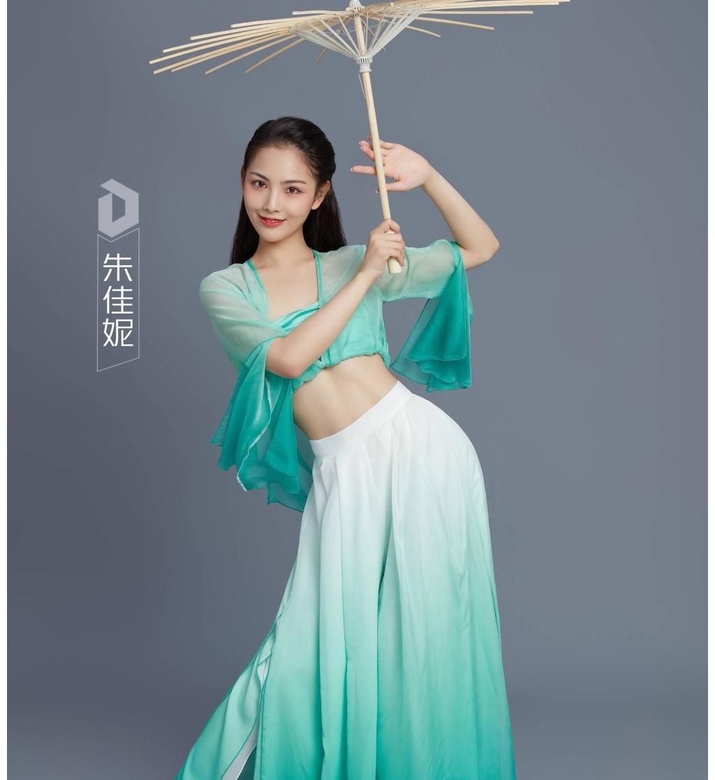 舞蹈生:中戏5美同台竞技,2人晋级A角候选人,能否成功堵截上戏4强?