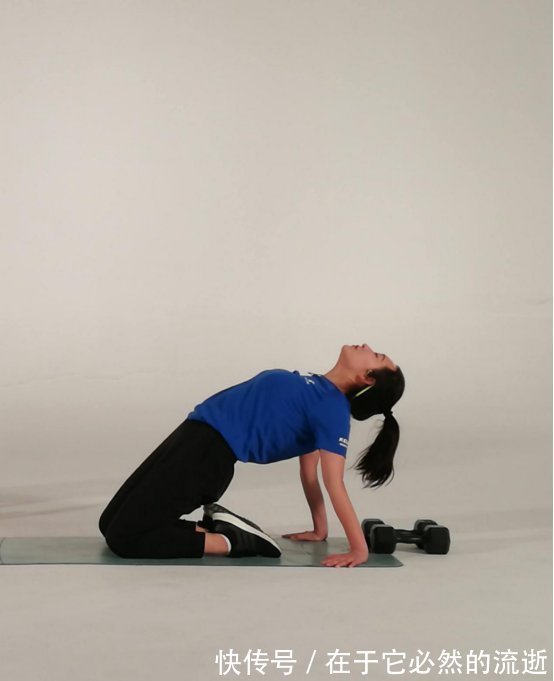 动作|拯救大粗腿教你4个简单瘦腿动作,一起了解一下,受益一生