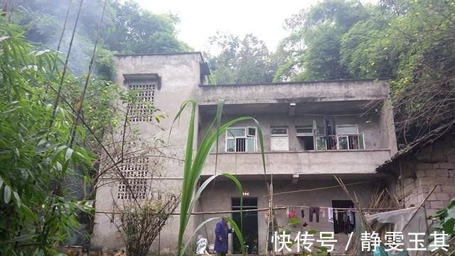 翻盖|农村宅基地翻修后,产权归谁是所有农村房屋都允许翻建吗