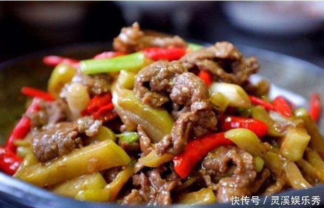  炒牛肉时，加料酒是不对的！加点“它”，牛肉嫩而不柴还不粘锅