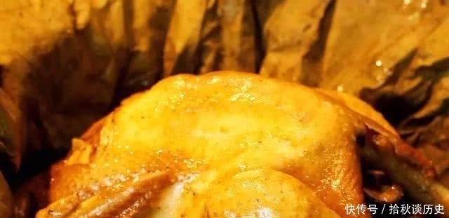 蒸鸡|荷叶蒸鸡,鸡肉软糯入味,荷香扑鼻,直接用手撕着吃真的大快朵颐