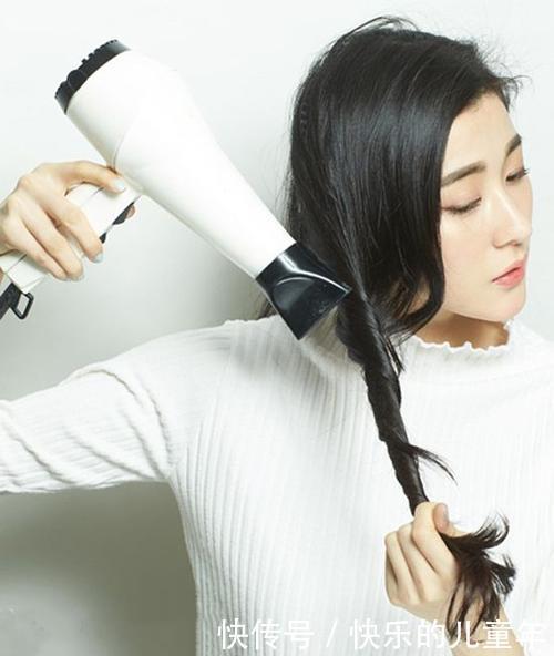 打理|烫头发每天早上怎么打理?学会湿发、干发和半干造型,简单又实用