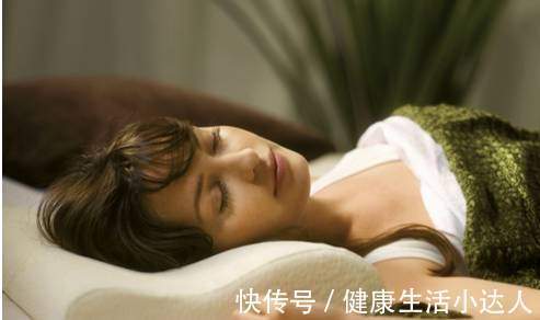 更年期女性|4个表现频繁出现，提示女人：你已经进入更年期了，不年轻了