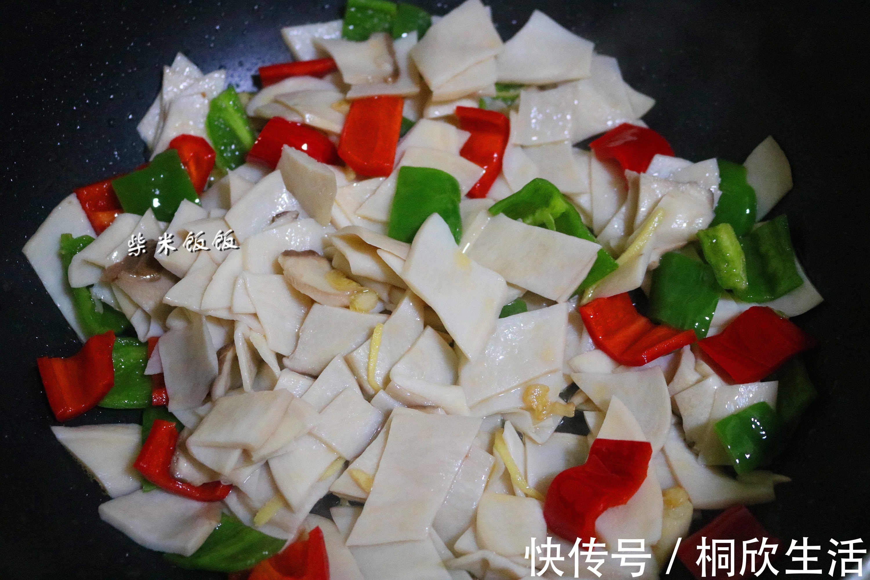 鲜香|杏鲍菇这样炒，不放肉也鲜香，我家两天炒一次，上桌就光盘