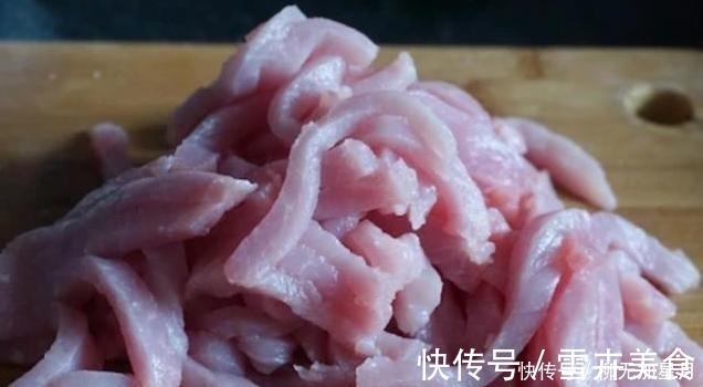 做糖醋里脊，学会配“糖醋汁”很关键，分享方法，新手都能学会