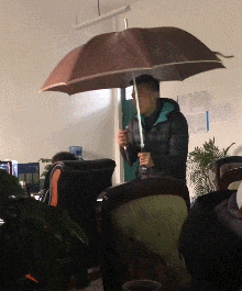 |搞笑GIF:当它坐下水花飞溅的那一刻,一看就是大佬