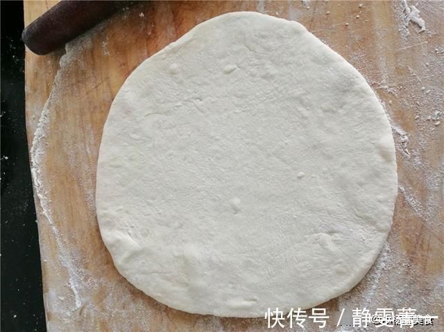 电饼铛|烙饼时，直接烙是大错特错！多做1步，饼柔软起层不发硬，特好吃