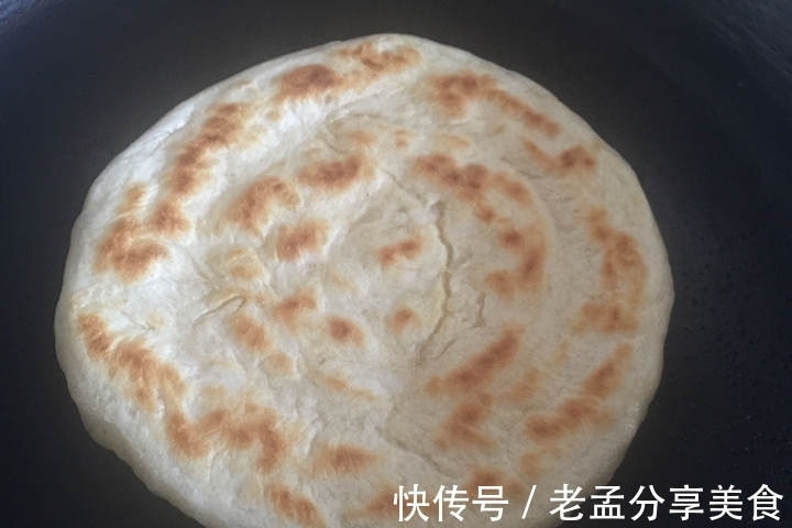 晚上用筷子搅一搅和好面,早上十多分钟暄腾腾的早餐鸡蛋饼上桌