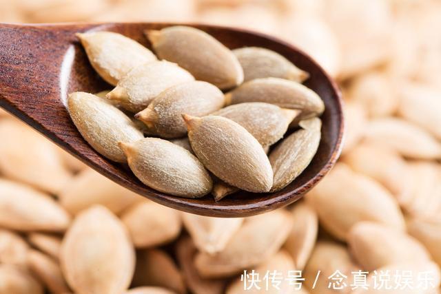 常吃|南瓜子功效作用丰富,常吃有什么好处,吃南瓜子注意什么