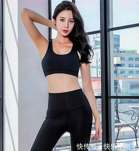女人味 紧身裤的时尚风格是整体风格，独特而紧身，充满女人味