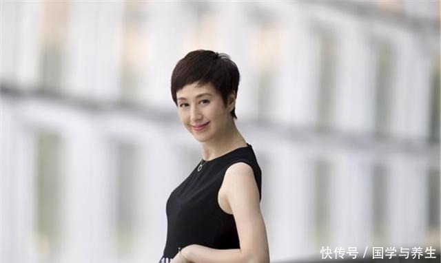  中国京剧之星史依弘，与大18岁的李成儒离婚后，至今未婚