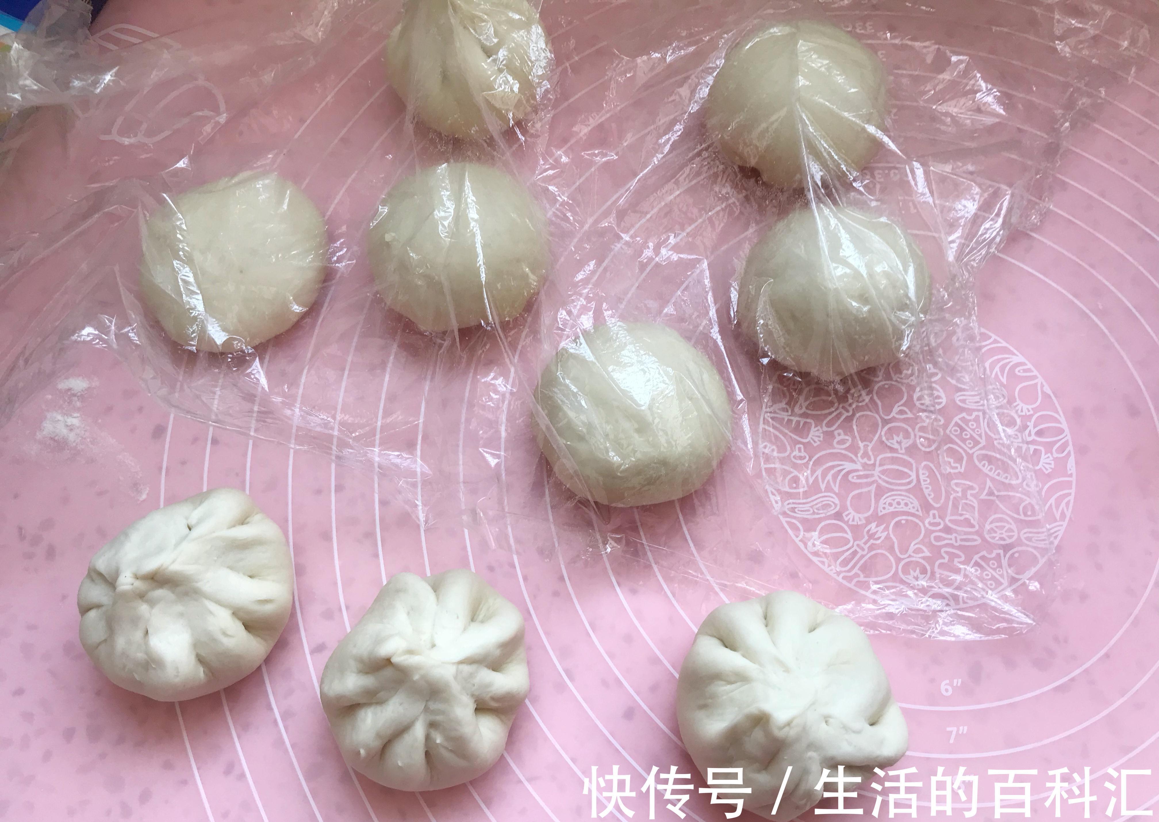 不用擀面皮,不用刷油酥,只需要三分钟,好吃的椒盐小饼就出锅