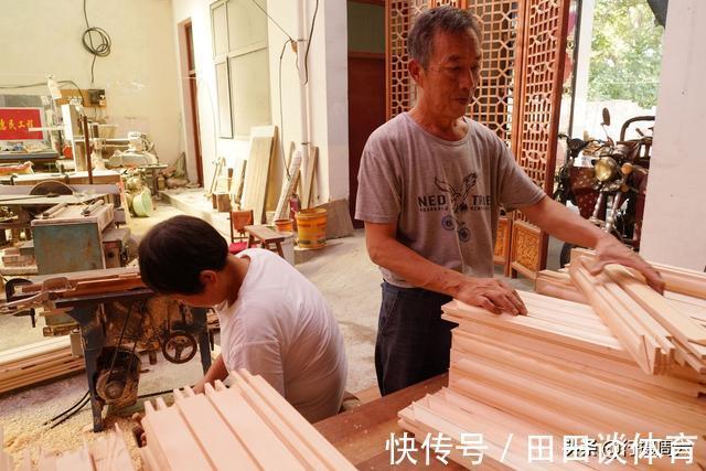 许大哥$农民大哥研发出鲁班凳,能坐能枕能玩1个卖2000元,是个啥样