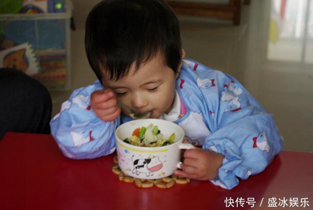 大鱼大肉|带娃时，做好“晨起2坚持，饭时3不做”，宝宝将来会感谢你的