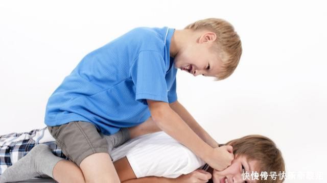 高颜值|“高颜值女婴”火了,靠容貌征服网友,护士感概:也首次见到