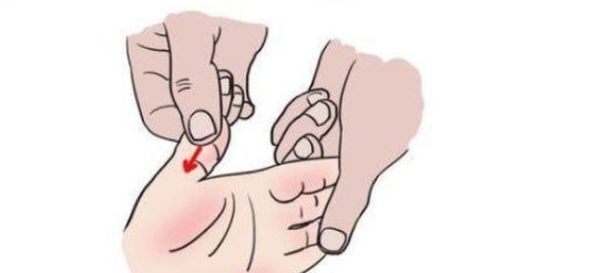 拇指|孩子积食怎么办?中医师:身上有2个“消食穴”,揉一揉消除积食