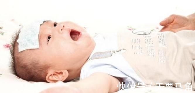 妈妈|1个月宝宝因病离世,小手一直“紧握”,妈妈掰开后痛彻心扉