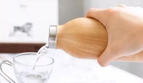 证书|天气渐冷,给孩子选择合适的保温杯这种杯子倒出来的或是毒水