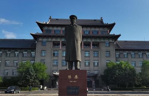 黑龙江这所大学，曾是全国重点，改名后名气大跌，成了千年老二