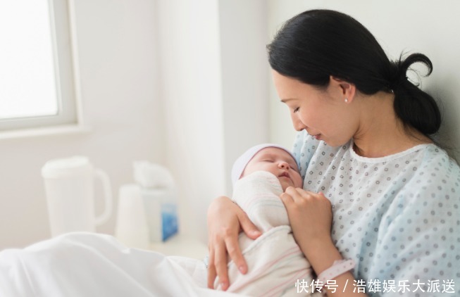 宝宝出生后多久会抬头和翻身一般在此时间，你家孩子达标了吗