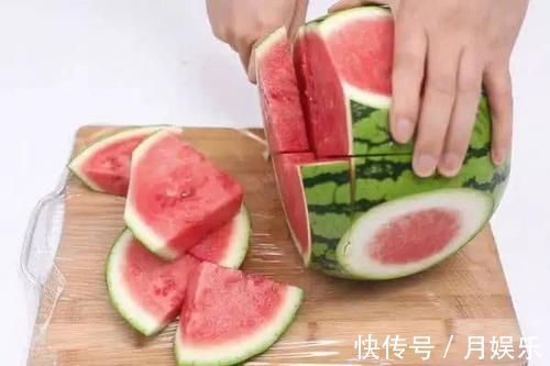 流汁|家里来客人了，西瓜学会这样切，吃完不脏手不流汁，人人都夸聪明