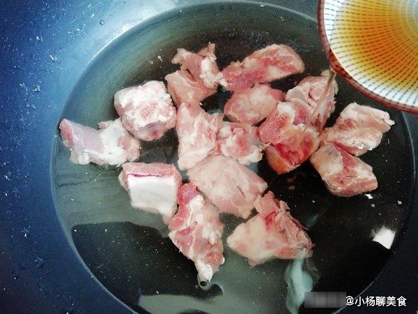 错误|炖排骨汤,多数人易出错的3个操作!肉质腥柴不鲜嫩,别乱炖汤了