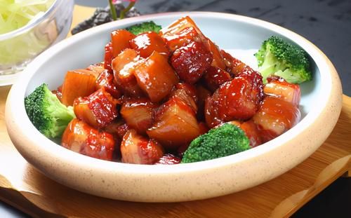  做法|红烧肉好吃有诀窍，教你做肉的正确做法与用料，红烧肉不好吃才怪