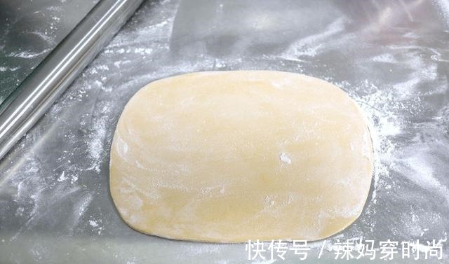 中午和老妈吃的猫耳朵，金灿灿又香又软特入味，没忍住吃了一大碗！