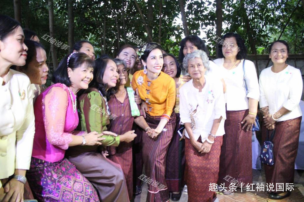 艳压群芳&诗妮娜才是泰王白月光!夜色下惊鸿一舞美绝了,苏提达迎最强对手