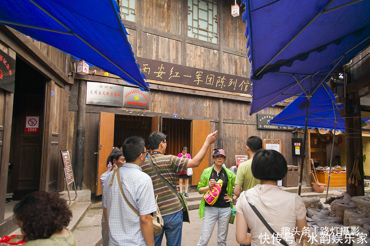 峭壁|神秘的丙安古镇，吊脚楼建在悬空峭壁之上，明清建筑的活化石