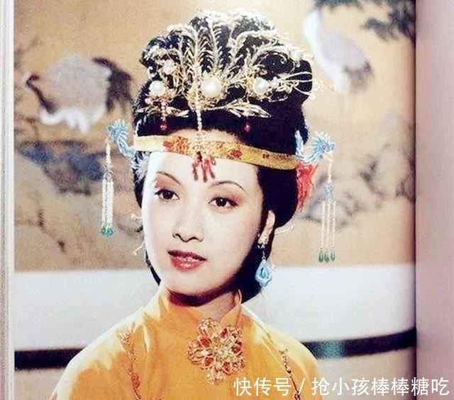 红楼梦四大家族的子女大多有文化,为何唯独凤姐大字不识一个!