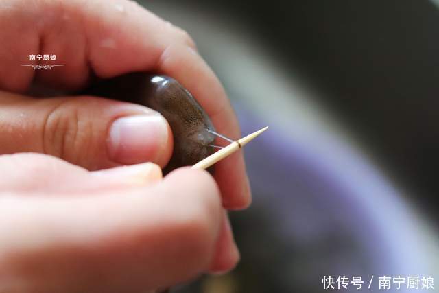 大虾别再白灼吃了,教你咸香又酥脆的美味做法,吃上一口就会上瘾