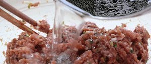 这个肉饼我家一周吃一次,不发面不饧面,外酥里嫩,吃了还想吃