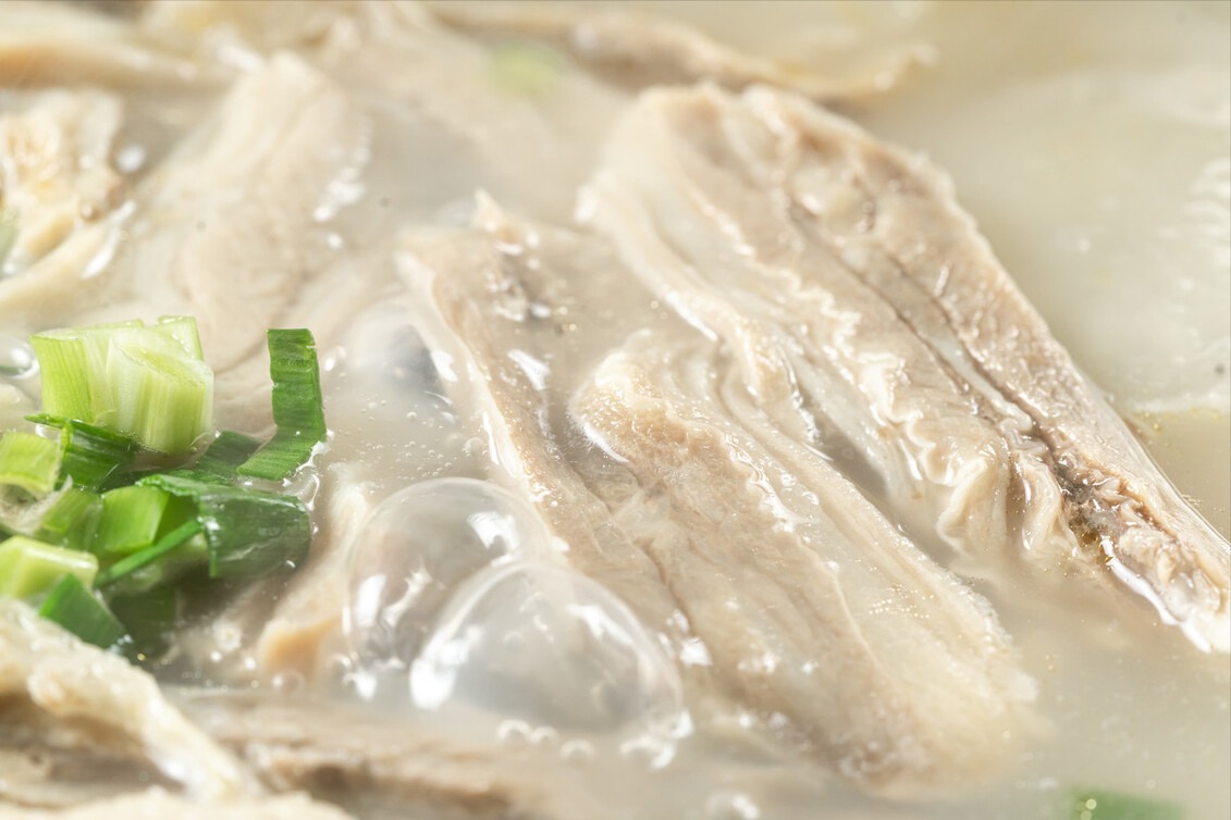 夏天多喝羊汤有好处，炖羊肉时，调料只需这5样，羊汤鲜美无膻味