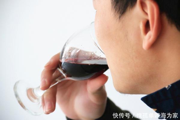 睡眠质量|加快男性衰老的行为,并不是烟酒,排在首位的,多数人没在意